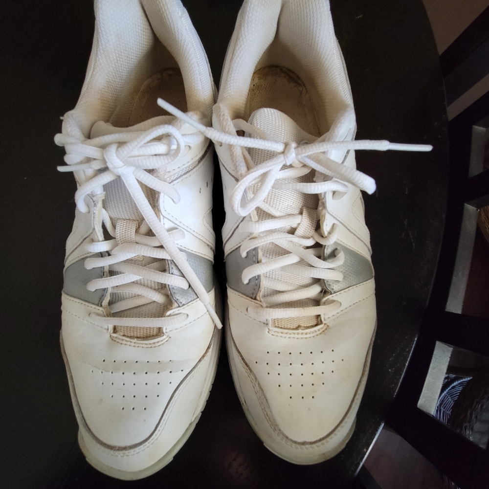 Women's shoes size 9